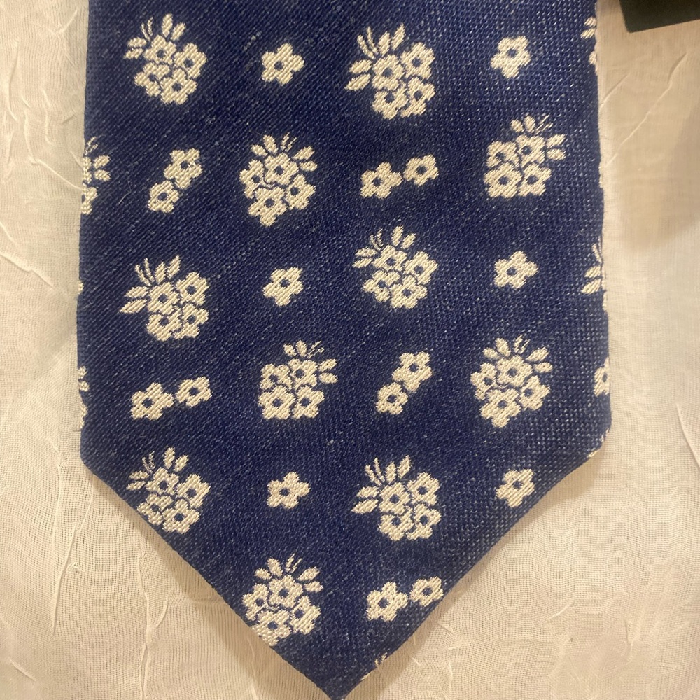 Men’s silk blend tie by Strong Suit